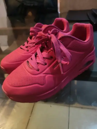 Zapatillas deportivas rosas - miniatura 1