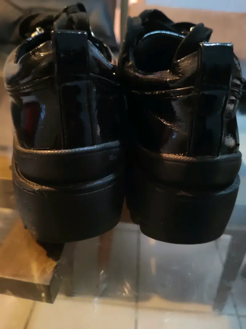 Zapatos negros de charol con plataforma poeme - 2