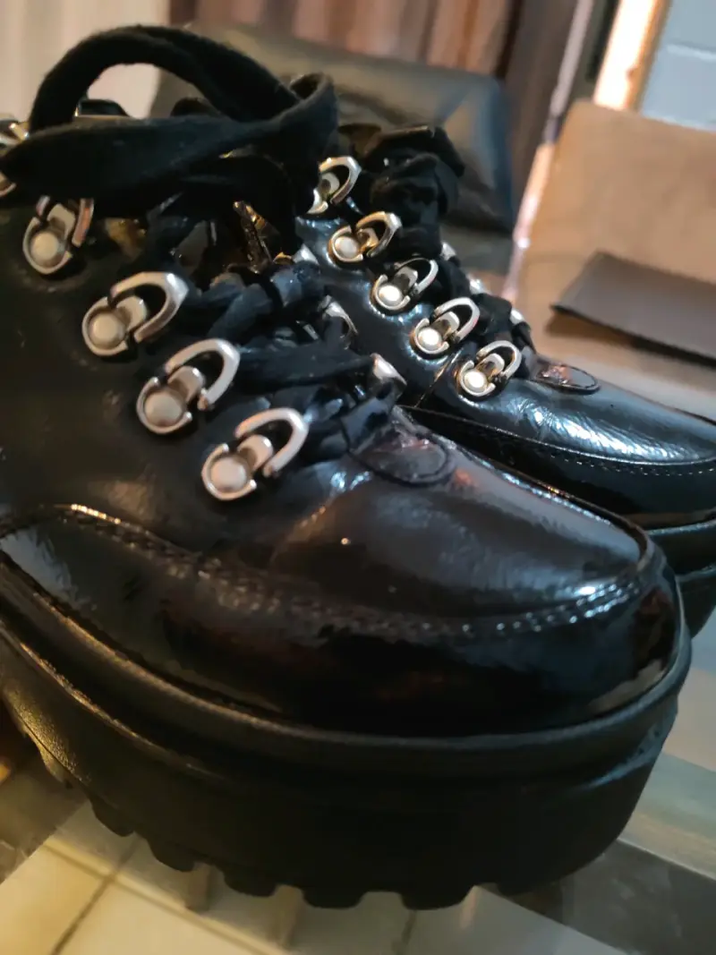 Zapatos negros de charol con plataforma poeme - 3