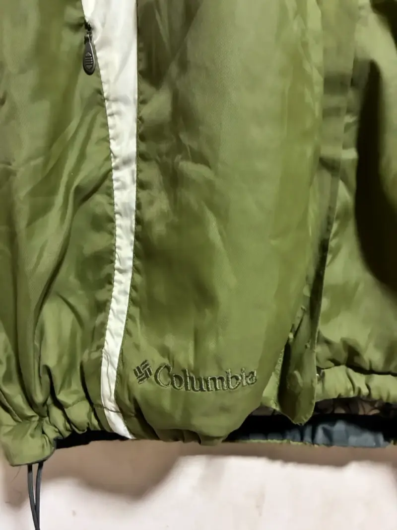 Chaqueta impermeable verde y blanca - 2