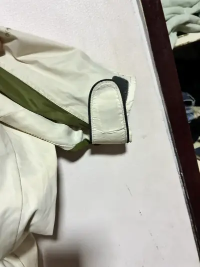 Chaqueta impermeable verde y blanca - miniatura 3