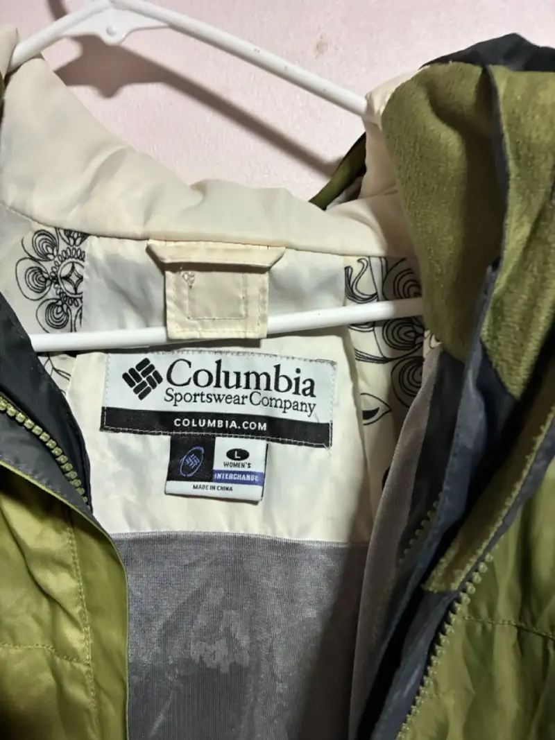 Chaqueta impermeable verde y blanca - 4