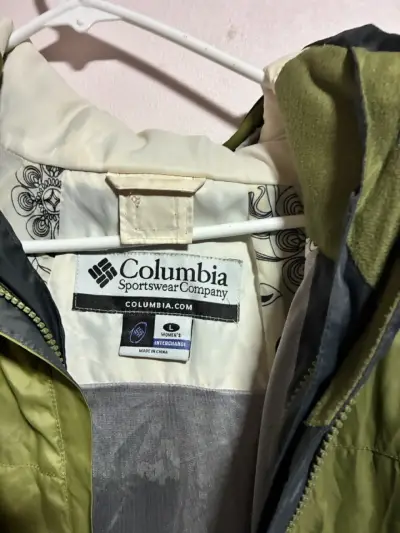 Chaqueta impermeable verde y blanca - miniatura 4