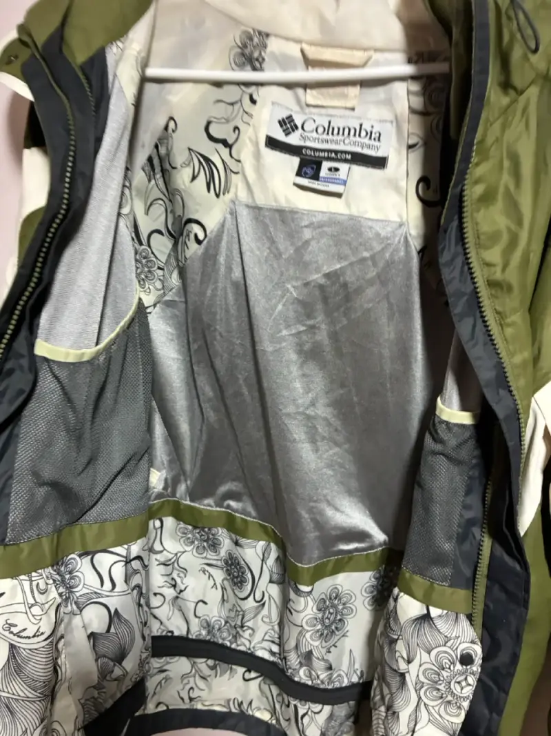 Chaqueta impermeable verde y blanca - 5