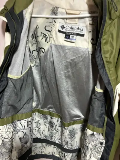 Chaqueta impermeable verde y blanca - miniatura 5