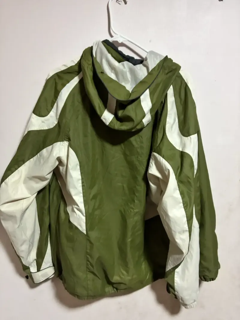 Chaqueta impermeable verde y blanca - 6
