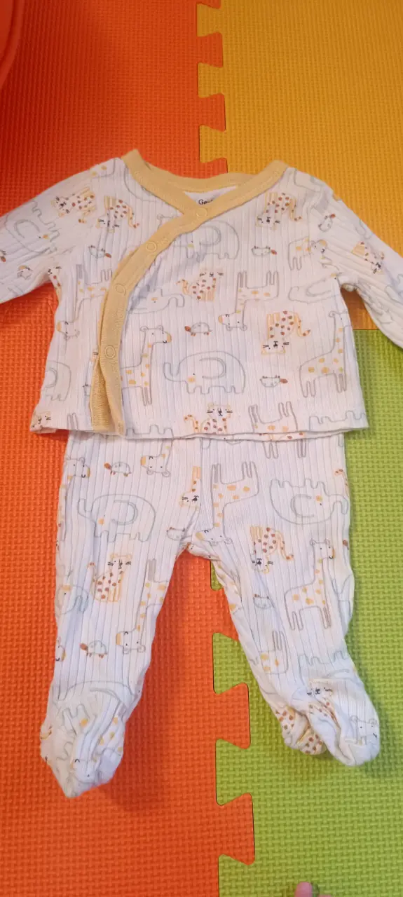 Pijama bebé con estampado animal