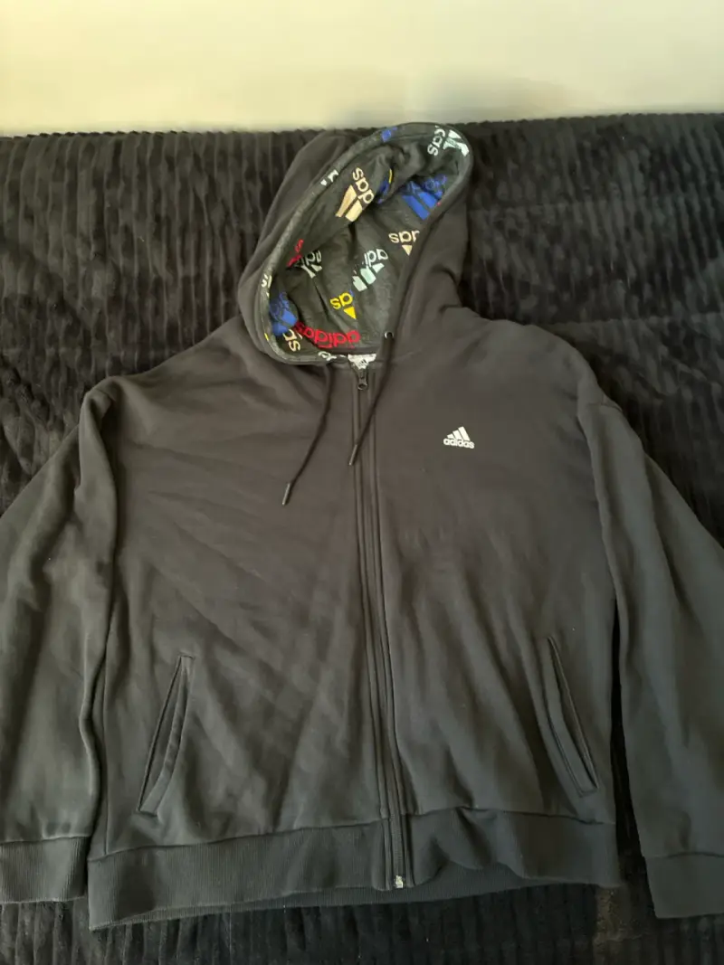 Polerón negro Adidas