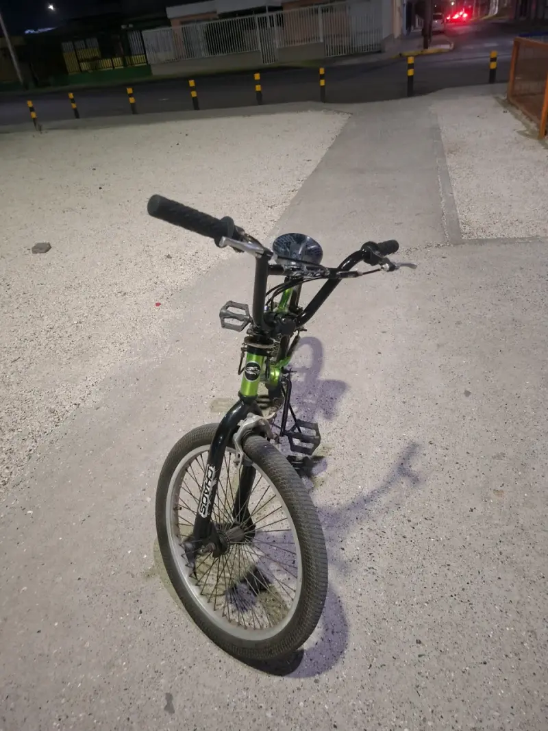 Bicicleta BMX verde - 2