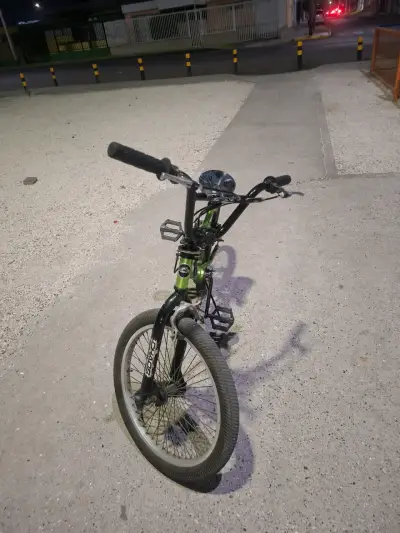 Bicicleta BMX verde - miniatura 2
