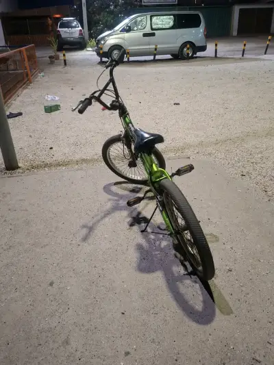 Bicicleta BMX verde - miniatura 3