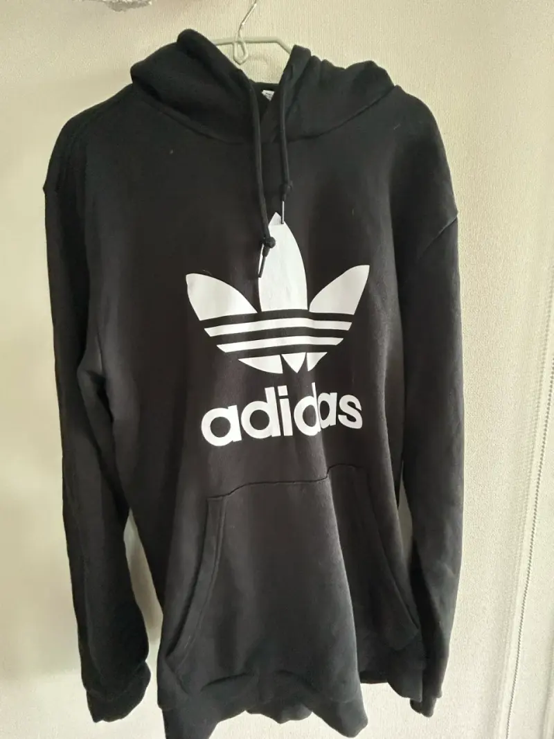 Polerón negro Adidas con capucha - 1