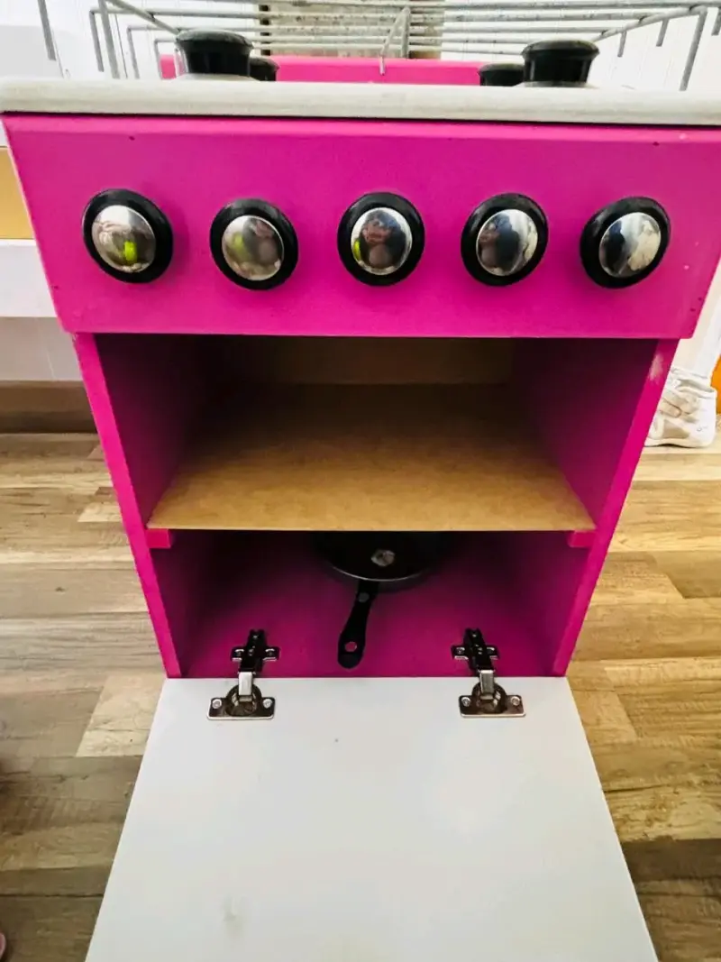 Refrigerador de juguete blanco y rosado - 2