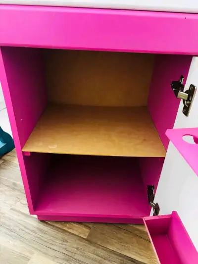 Refrigerador de juguete blanco y rosado - miniatura 6