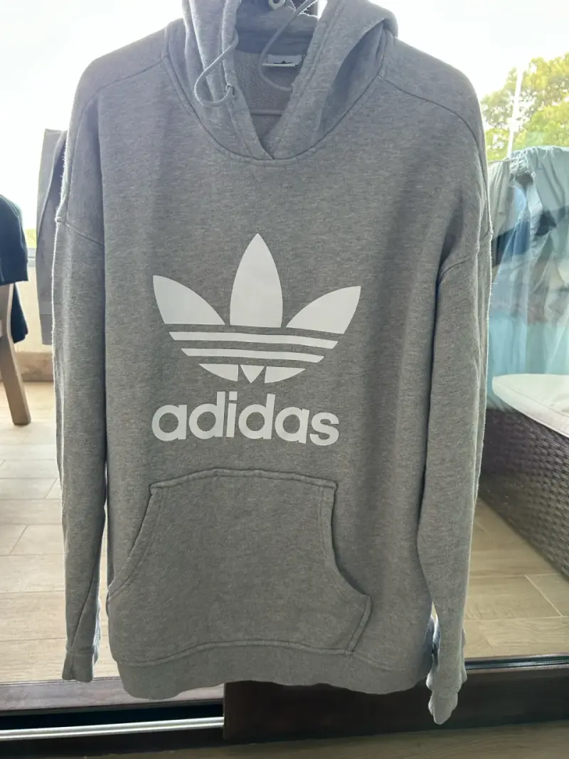 Polerón gris con capucha Adidas - 3