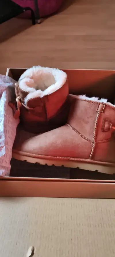 Botas de lana beige en caja - miniatura 1