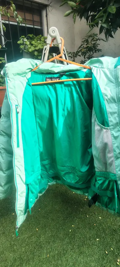 Chaqueta Marmot acolchada verde con capucha - miniatura 3
