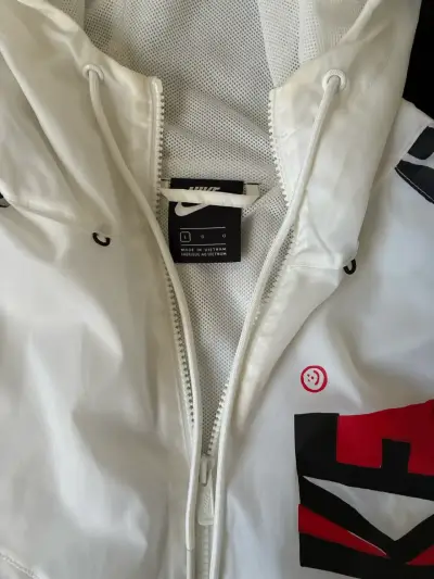 corta viento nike blanca - miniatura 2