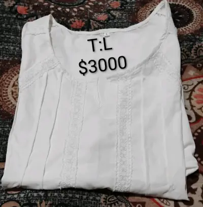 Poleras y blusas con encaje - miniatura 1