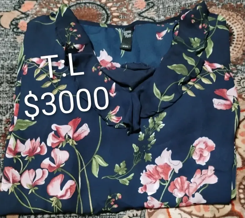 Poleras y blusas con encaje - 4
