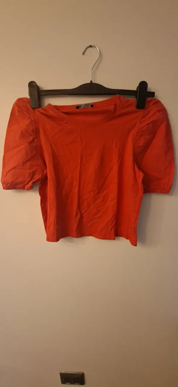 Blusa roja de manga corta
