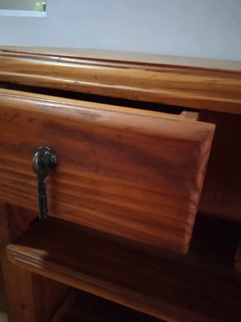 Mueble de madera con cajones - 3