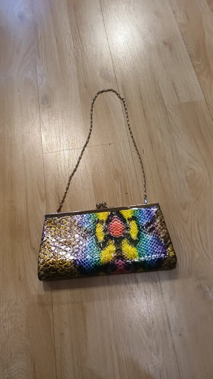 Cartera de mano estampado serpiente