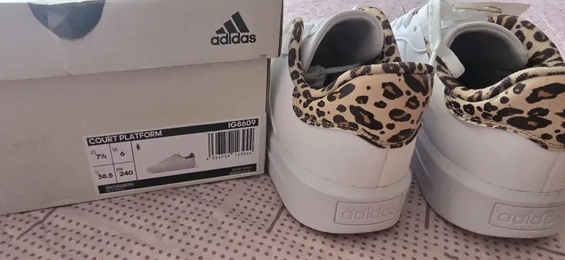 Zapatillas blancas con estampado leopardo - 2