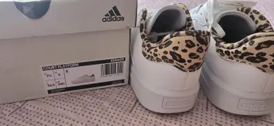 Zapatillas blancas con estampado leopardo - miniatura 2