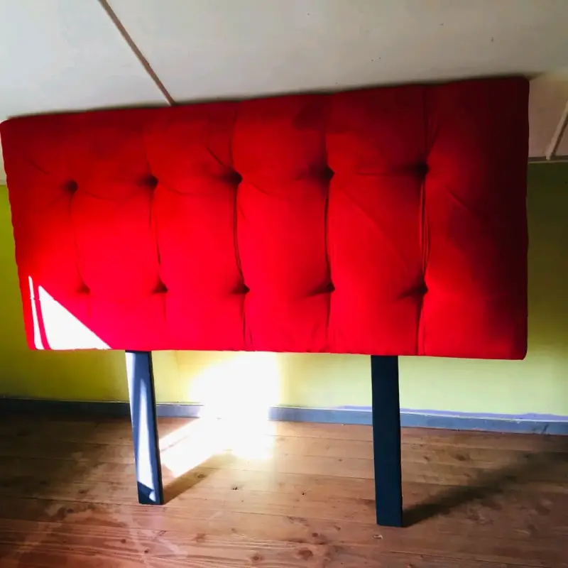 Respaldo de cama rojo - 2