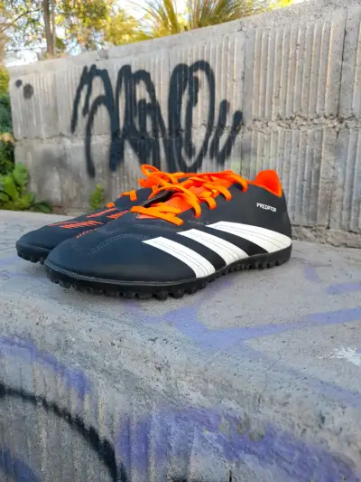 Zapatos deportivos futbol Adidas predator - miniatura 1