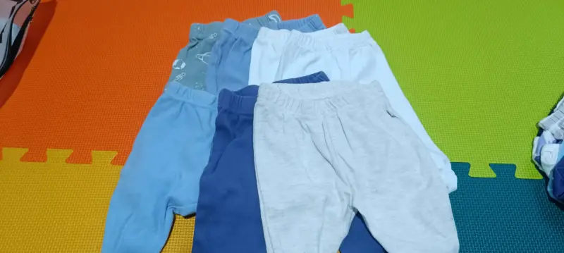 Conjunto de pantalones para bebé