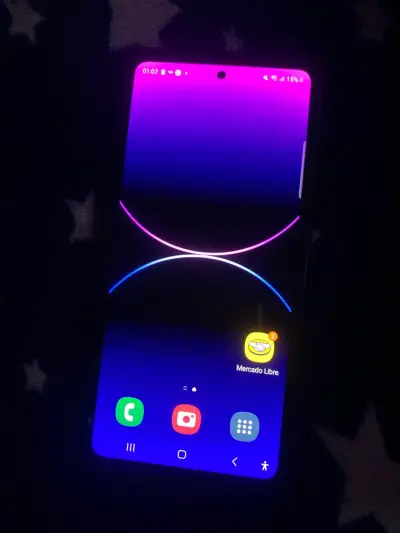 Smartphone con pantalla full HD - miniatura 1