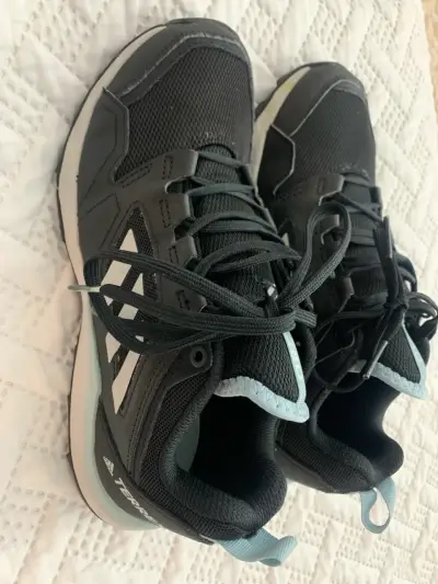 Zapatillas negras de deporte - miniatura 1