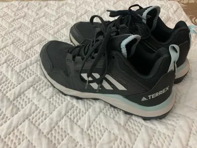 Zapatillas negras de deporte - miniatura 2