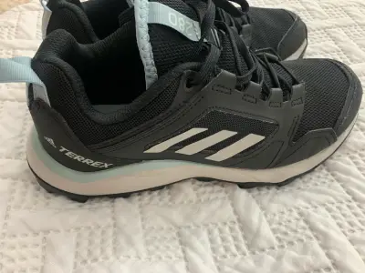 Zapatillas negras de deporte - miniatura 5