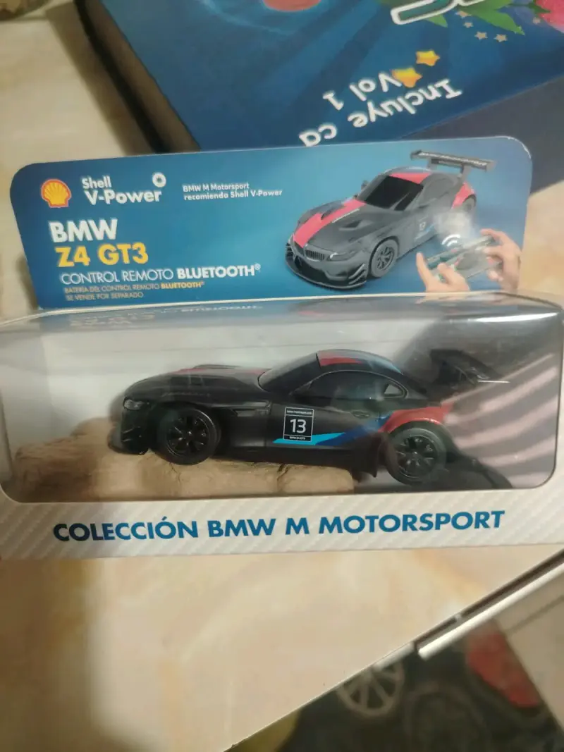 Coche BMW Z4 GT3 a control remoto - 1