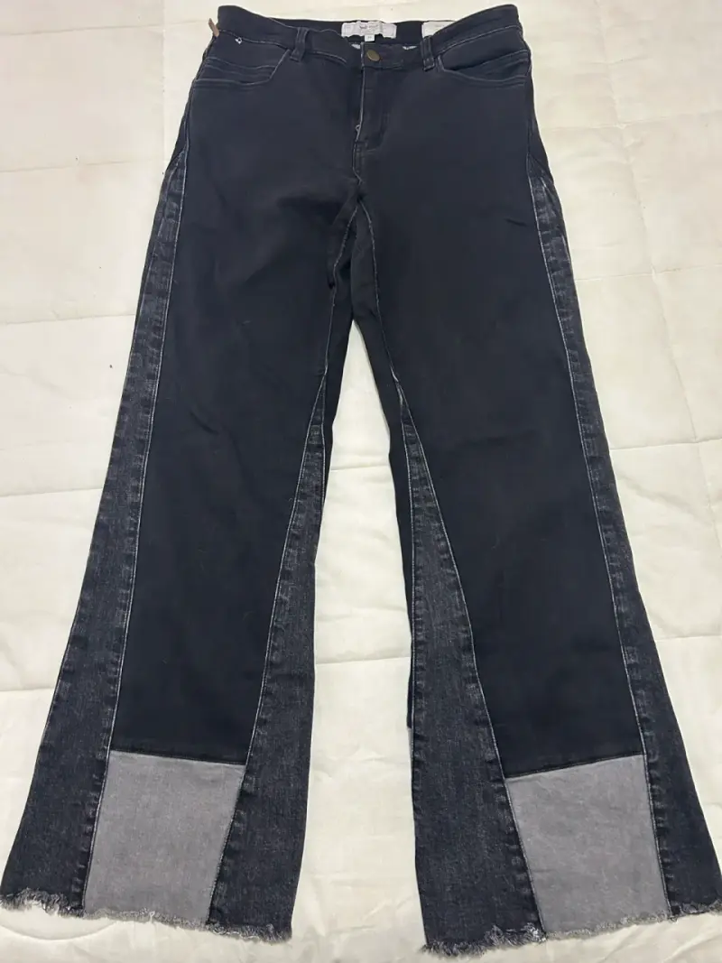 Jeans negros con paneles grises