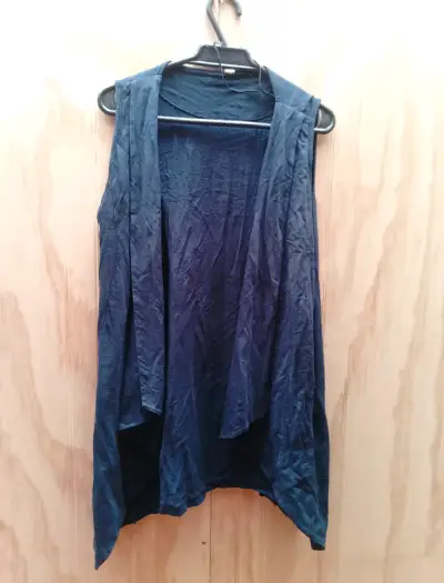 Cardigan azul con diseño floral - miniatura 3