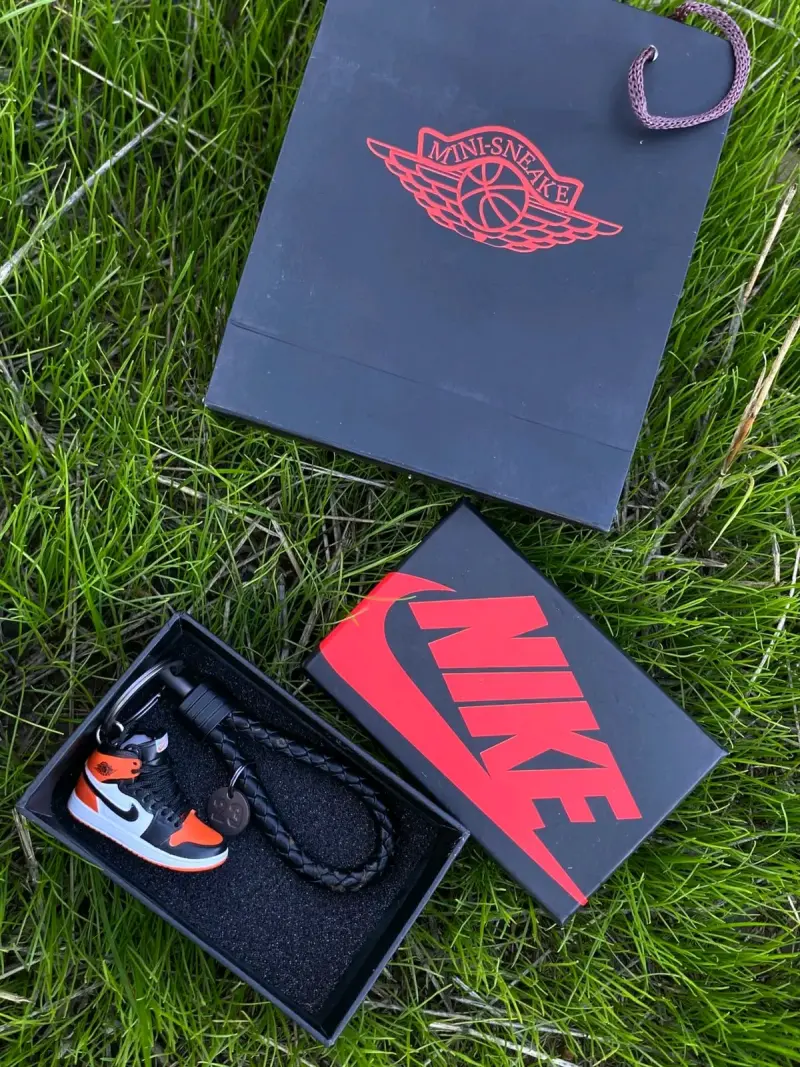 Llavero mini zapatilla Nike