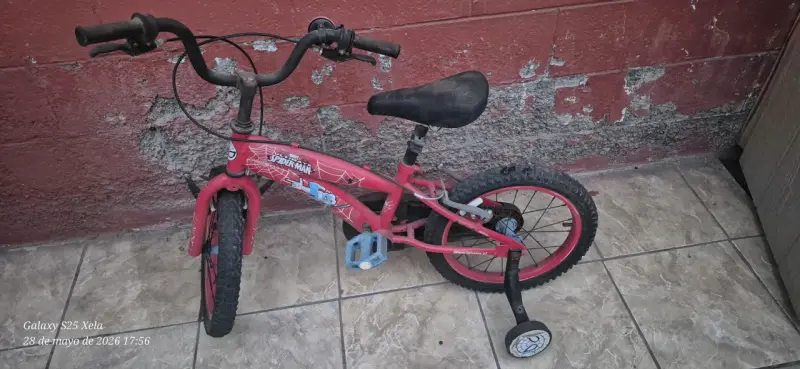 Bicicleta infantil Spider-Man roja