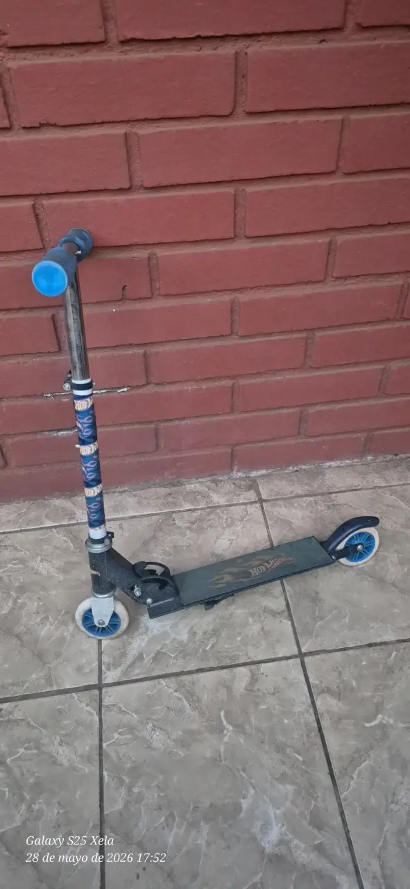 Scooter azul Hot Wheels