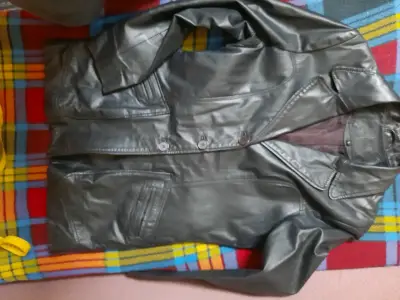 Chaqueta de cuero negra - miniatura 3