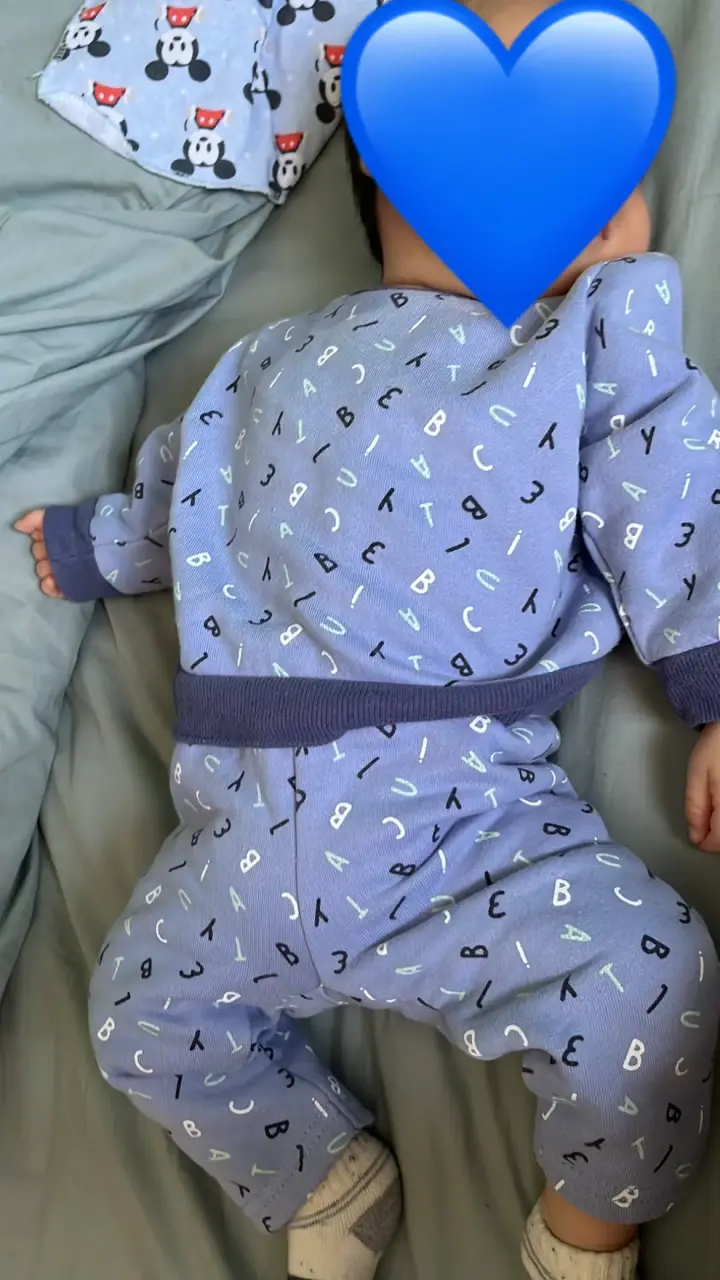 Conjunto bebé azul con letras