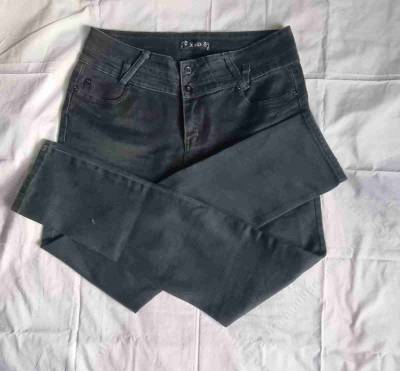 Jeans negros de mujer - miniatura 1