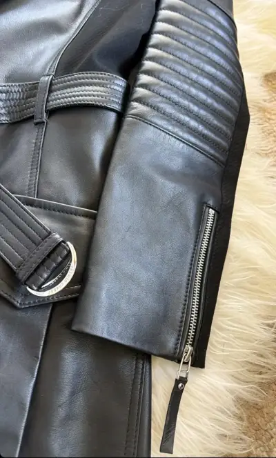 Abrigo de cuero negro Jazmin chebar nuevo con etiq - miniatura 3