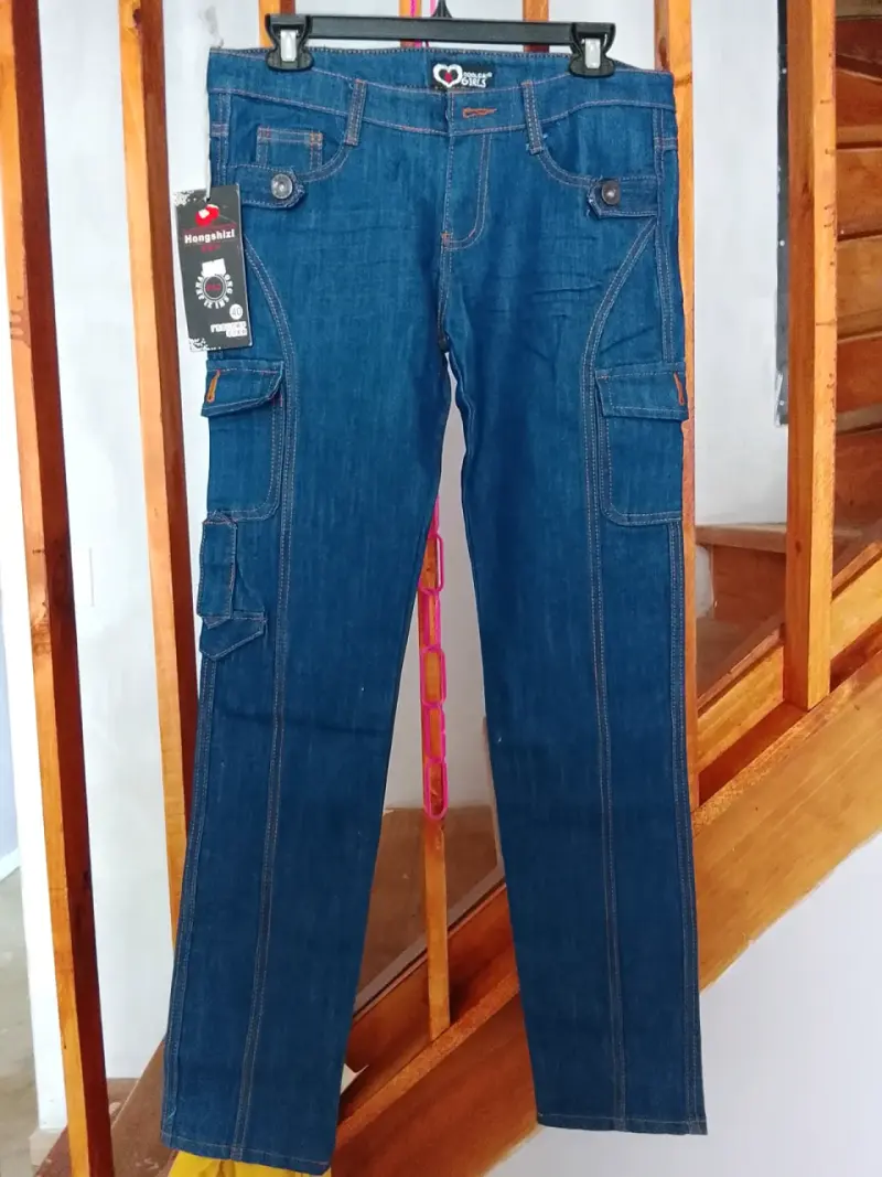 Jeans cargo azul para mujer