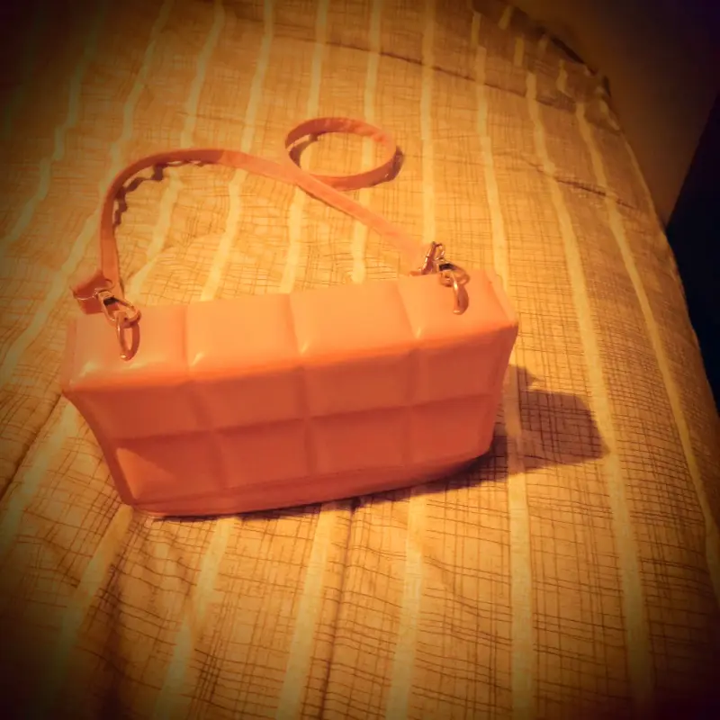 Cartera rosa acolchada