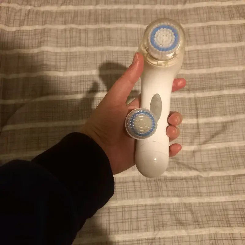 Cepillo limpiador facial eléctrico