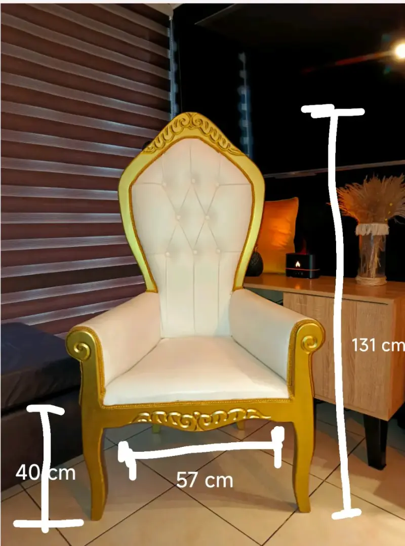Sillón estilo trono dorado
